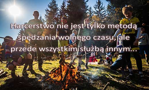 młodzież przy ognisku